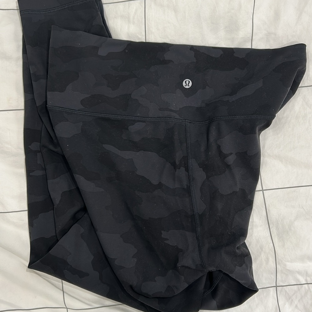 Like New Lululemon Wunder Train Leggings Black Camo size 18 - Picture 2 of 3